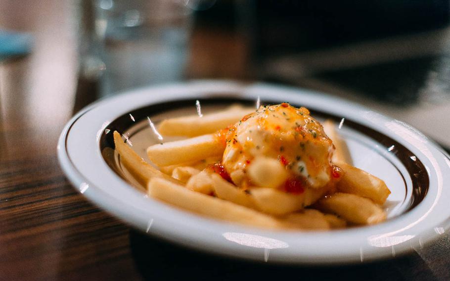 The sriracha and cream cheese fries at Cafe Hohokam are a treat and a great way to shave time while waiting for meals to come out from the kitchen.