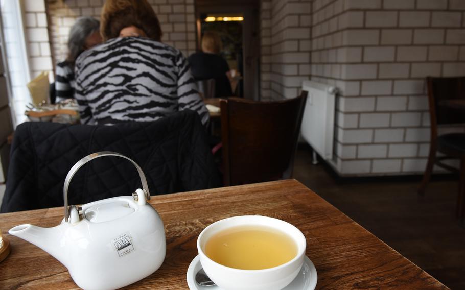 A big cup of warm green tea hit the spot on a dreary winter day recently at Alom Dee, a Thai restaurant and Japanese sushi bar, in Landstuhl, Germany.
