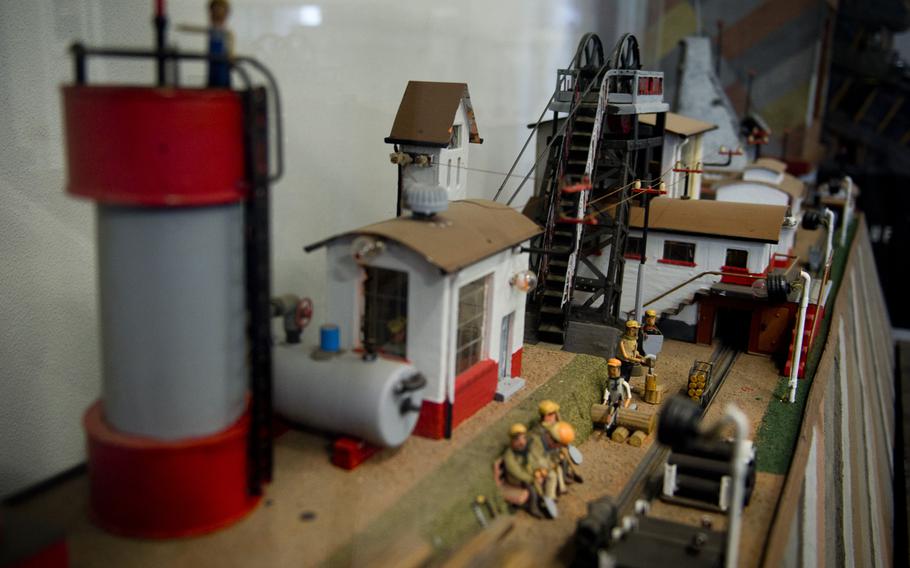 The Saarland Mining Museum in Bexbach, Germany has a plethora of dioramas depicting mine operations.