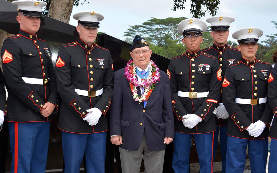World War II Medal of Honor recipient Hershel "Woody" Williams poses with a group of Marines after a ceremony for Gold Star families in Kaneohe, Hawaii, March 17, 2018. 