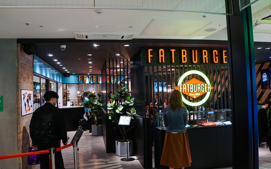 Fatburger, a popular fast food chain from Southern California, opened its first Japan location in Shibuya in April, 2018. The restaurant serves up some of the iconic burger joint's most popular menu items, as well as the Japan-only U.S. Kingburger.