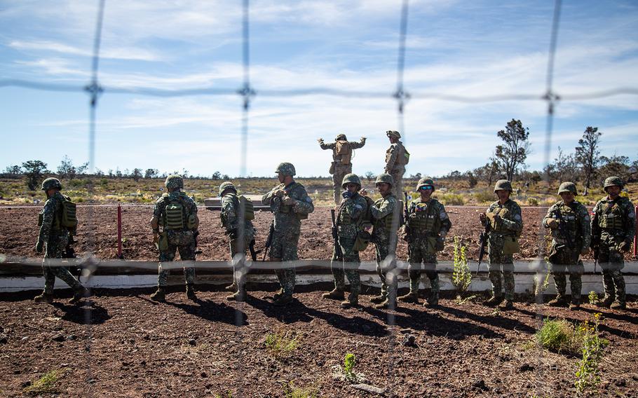 Philippine marines conduct a range with U.S. Marine coaches during the Rim of the Pacific exercise at Pohakuloa Training Area, Hawaii, Monday, July 16, 2018.
