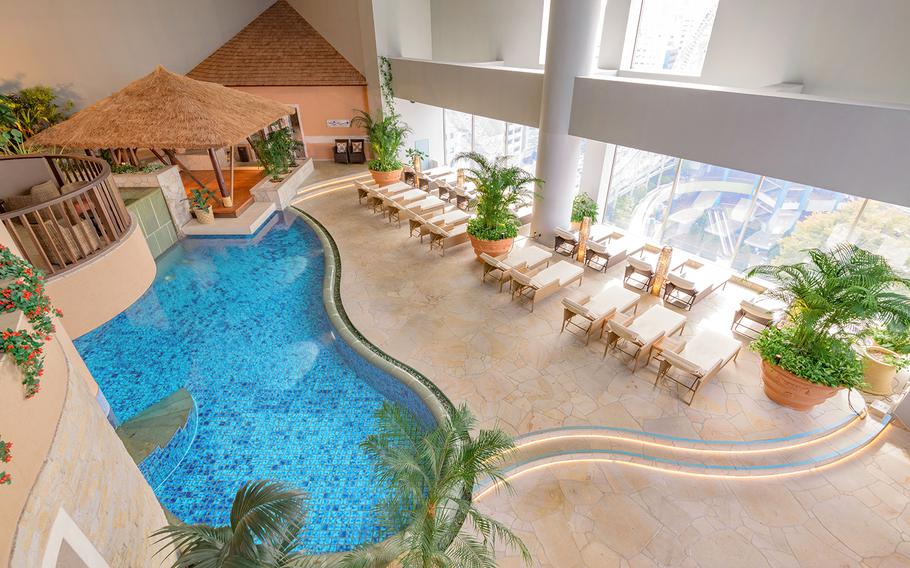 In the Healing Baden area, visitors can use stone sauna and rest on sofas and warm wood-floored space, which has Asian resort style decoration.