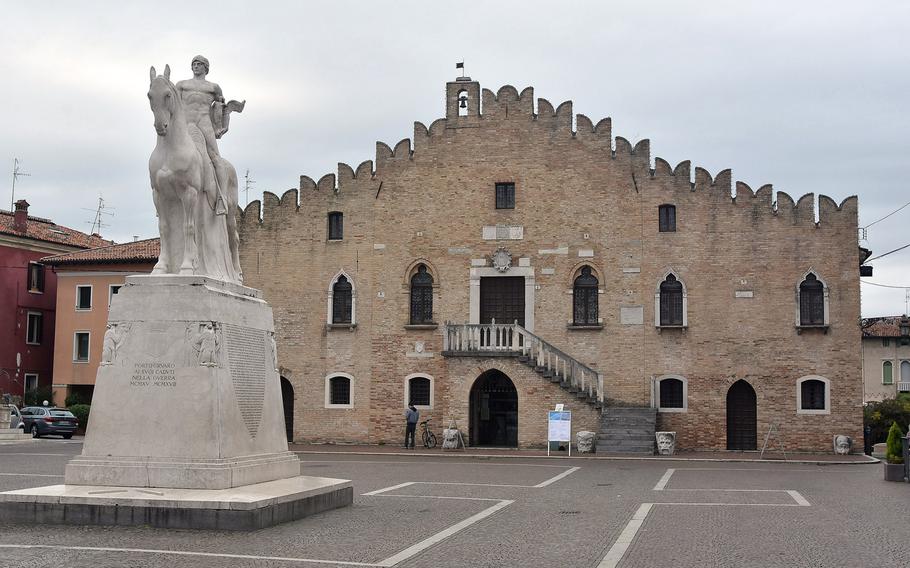 Portogruaro's city hall is located near the city's cathedral and features a plaza with a statue dedicated to those who lost their lives in war.