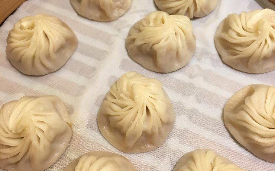 Din Tai Fung is an internationally renowned restaurant famous for its xiaolongbao, or soup dumplings. It now has locations all around the world, but the main branch near Taipei's Dongmen Station is the birthplace of this much-beloved institution.