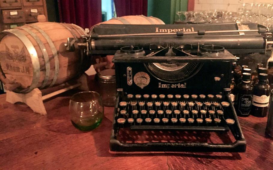 A manual typewriter near the bar adds to the 1940s look and feel of Evans & Peel Detective Agency.