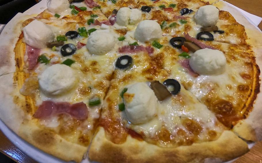 One standout on Raracost's menu is the Bacon Snowball Pizza (14,900 won, or about $13.25), topped with fresh "snowballs" of cream cheese and bacon.