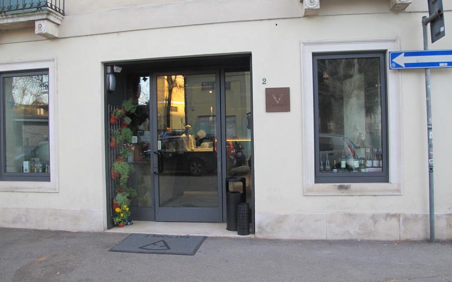 Fattore F in downtown Vicenza, Italy, is a small restaurant serving gourmet pizza.