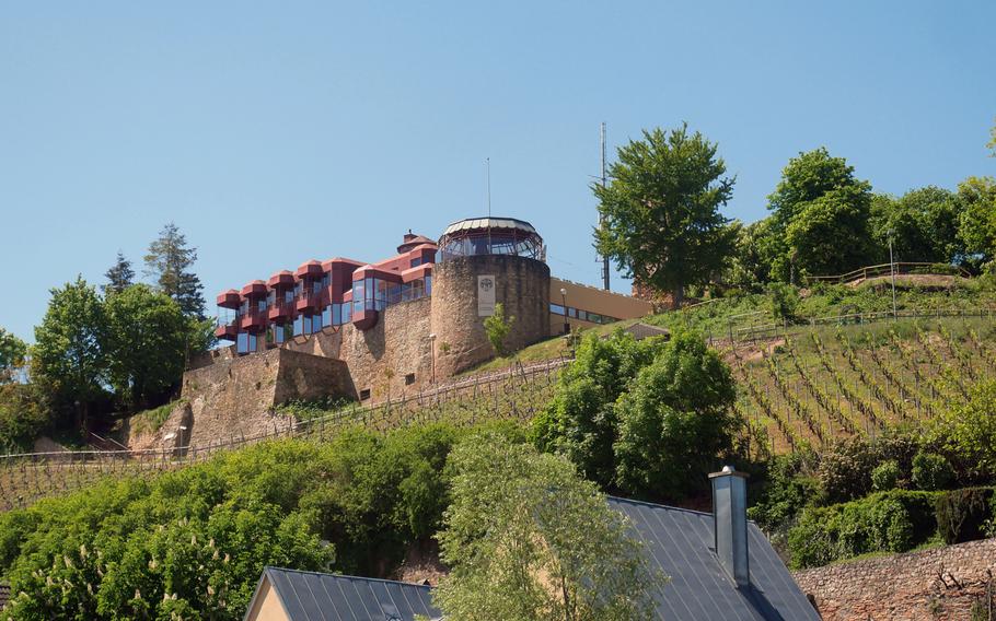 The Kauzenburg was once a castle and is now a hotel and restaurant with a great view of the town. But not a good example of reconstruction of a medieval fortress. Note the vineyards -- Bad Kreuznach is in the Nahe valley, one of Germany's wine-producing regions.