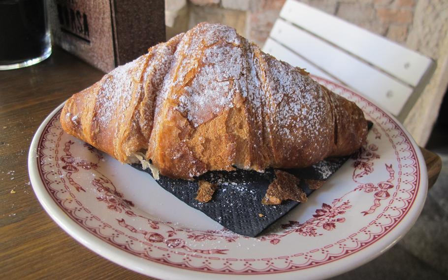 A "plain" brioche at Bar Borsa in Vicenza, like brioches throughout the city, comes dusted with powdered sugar. It was buttery and happily not really sweet.