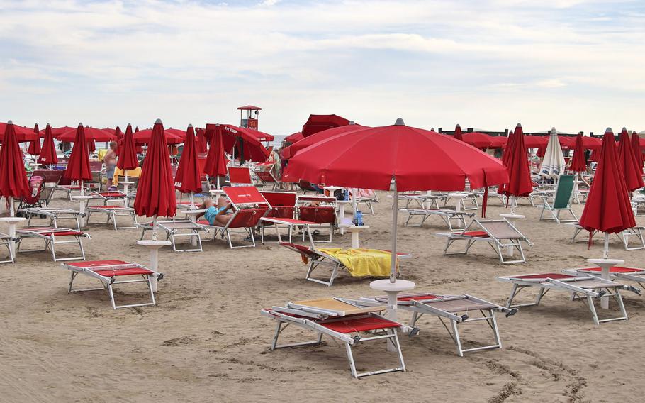 Many of the beaches in Grado, Italy, allow you to rent umbrellas and a beach chair or two. The typical cost for an umbrella with two chairs is between 14 and 18 euros.