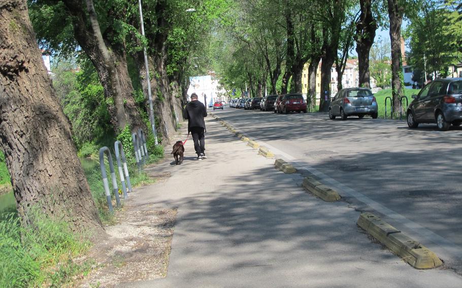 Across from the Bacchiglione River path is a bike lane next to the Retrone River, which is also popular with dogs and their walkers.