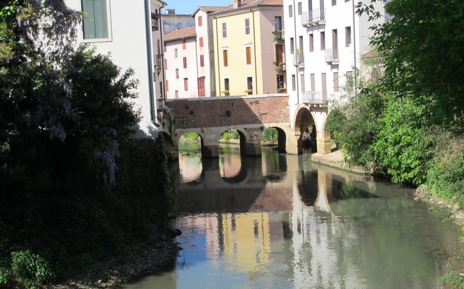 The banks of the Retrone River in downtown Vicenza offer some pretty vistas that in nonquarantine times invite artists and photographers.