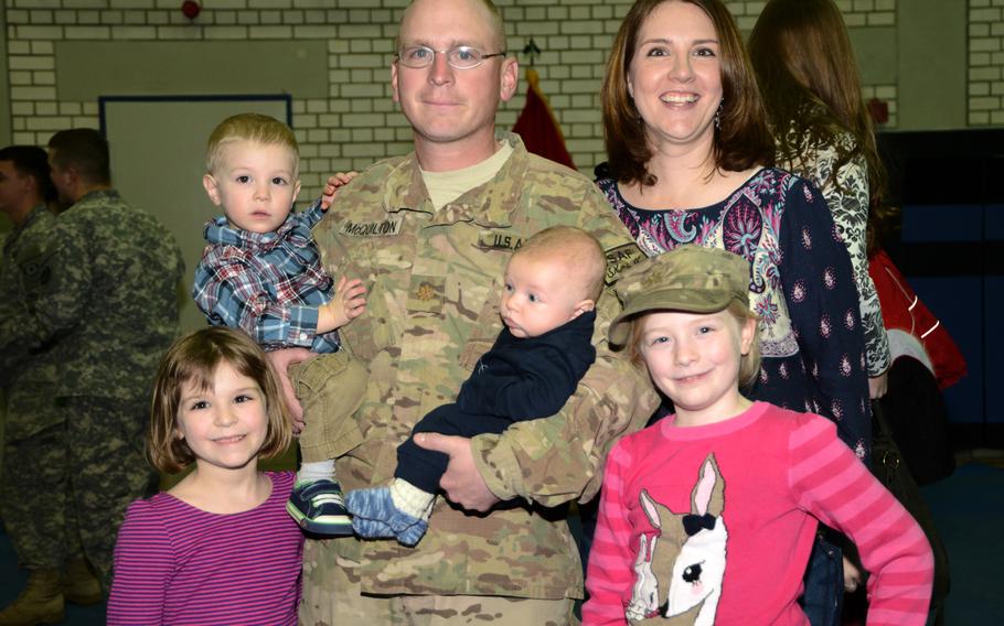 U.S. Army soldiers assigned to 2nd Cavalry Regiment return home and greet their families, friends and fellow soldiers at Vilseck, Germany, after coming back from their deployment, Jan. 22, 2014. 