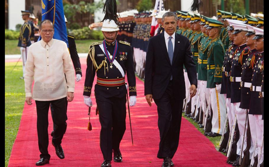 President Barack Obama and President Benigno S. Aquino III inspect the honor guard during an arrival ceremony at the Malacañang Palace in Manila, Philippines, April 28, 2014. 