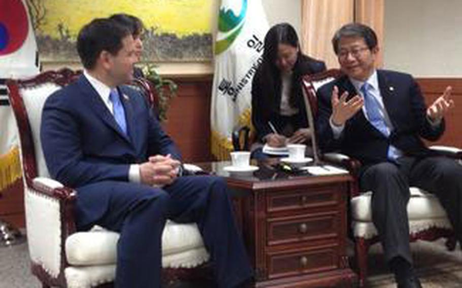 U.S. Senator Marco Rubio (R-FL) meets with the Minister of Unification, Ryoo Kihl-jae.