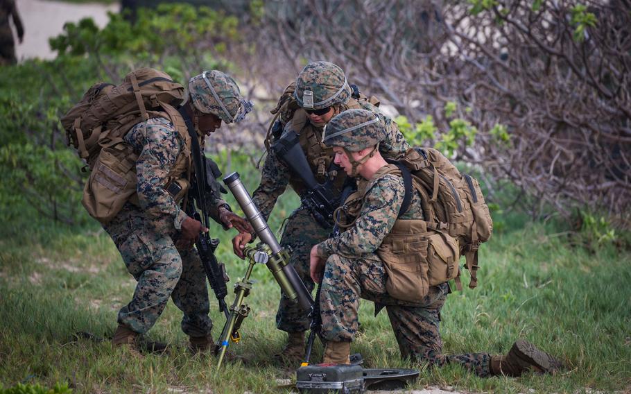 U.S. Marines prepare their positions as part of the final amphibious assault for Rim of the Pacific exercise in Hawaii, July 30, 2016.
                
