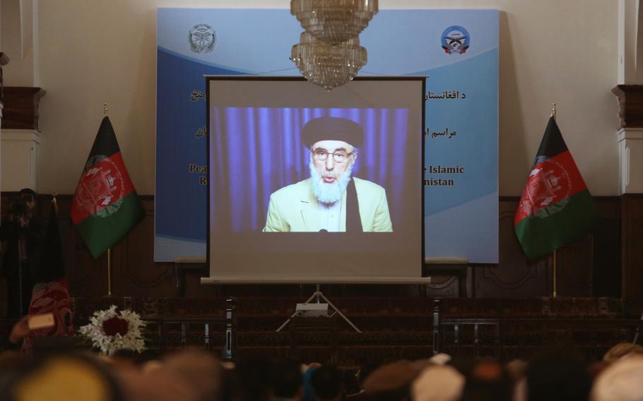 A screen shows the live broadcast of Gulbuddin Hekmatyar during a signing ceremony at the presidential palace in Kabul, Afghanistan, Thursday, Sept. 29, 2016.