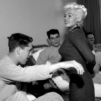 Jayne Mansfield jokes around with some of the patients at the Army’s 97th General Hospital in Frankfurt, Germany, Oct. 5, 1957. The photographer identified the patient on the left as Brady (last name only). 