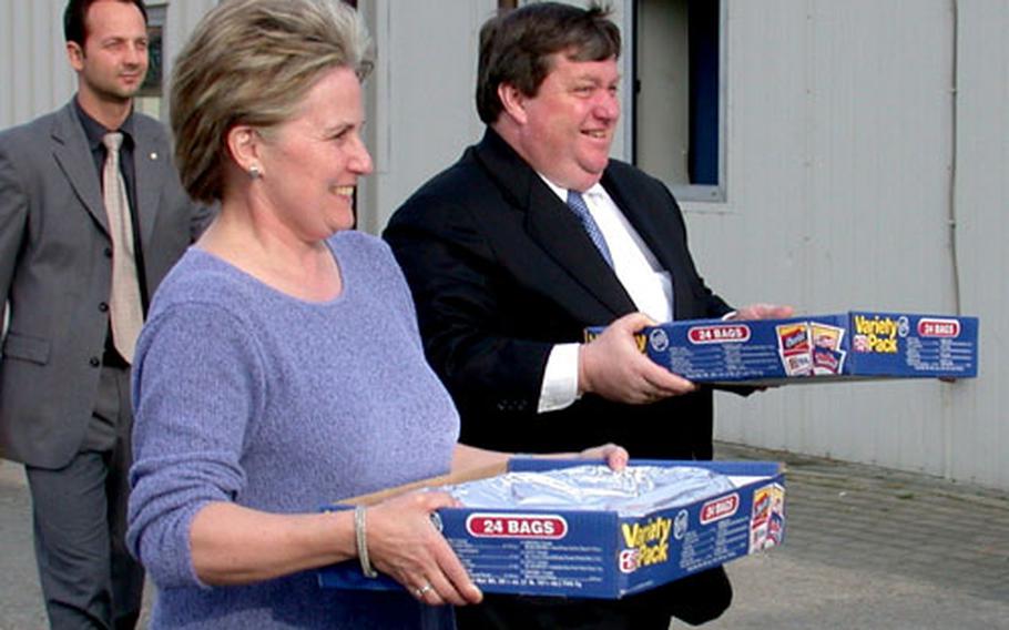 Air Force Col. Christine Prewitt, commander of the 469th Air Base Group, and Peter Bodde, consulate general in Frankfurt, carry food to the troops during the Rhein-Main Air Base’s “Meal and a Visit,” held Tuesdays.