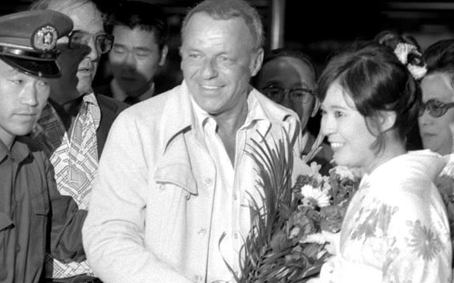 Frank Sinatra arrives in Tokyo in June, 1974.