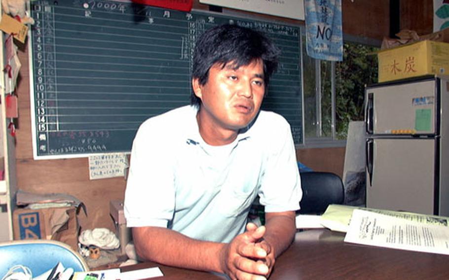 Takuma Higashionna, director of the Okinawa Save the Dugong Network, recently returned from a hearing in a U.S. District Court in San Francisco. His group is one of six Japanese and U.S. environmental organizations suing to stop plans for a new Marine air station in northeast Okinawa.
