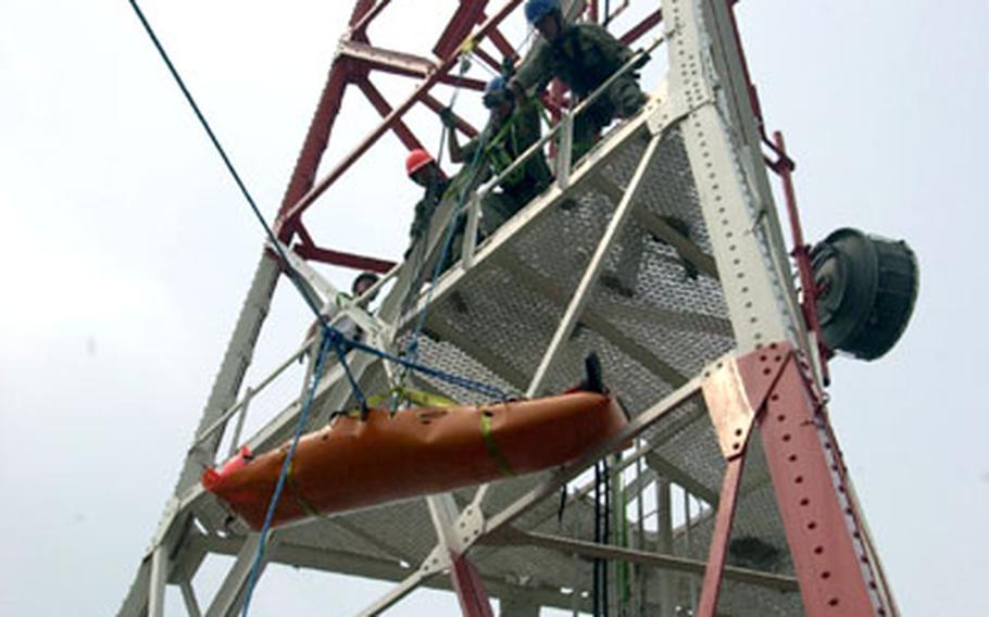 1st Signal Brigade soldiers and firefighters from Yongsan Garrison conduct rescue training.