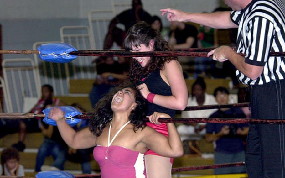 Allison Danger pulls Venus&#39; hair during a wrestling bout Saturday night.