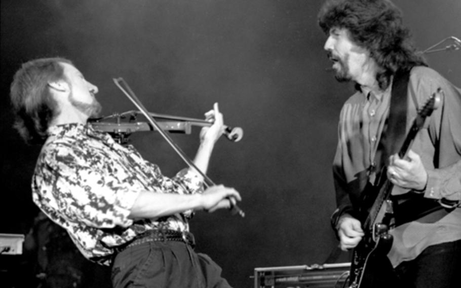 Mik Kaminski, left, and Phil Bates of ELO Part II.