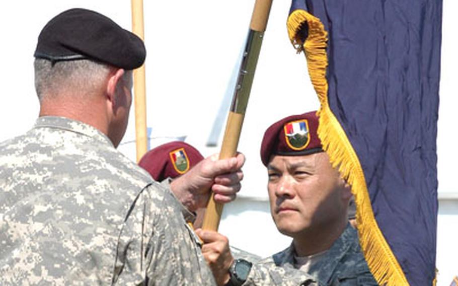 Maj. Gen. Jason Kamiya hands over the guidon to Gen. David McKiernan, symbolically giving up command of SETAF.