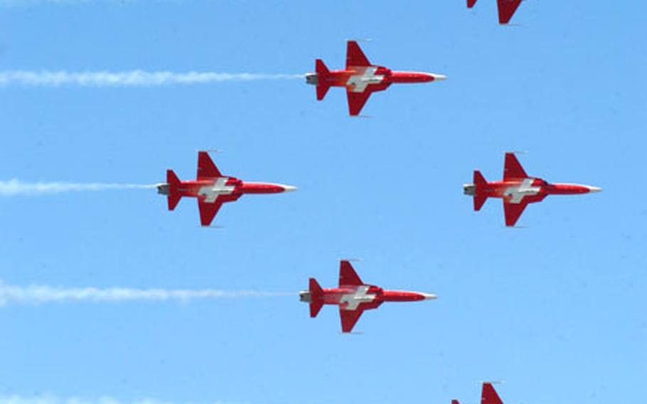 F-5E Tiger IIs from the Swiss Air Force Aerobatic Team scream past spectators.