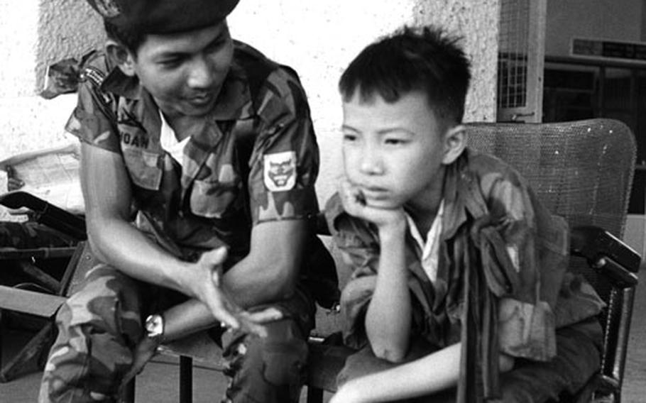 Ta Thai Manh with Sgt. Do Huu Hoan.