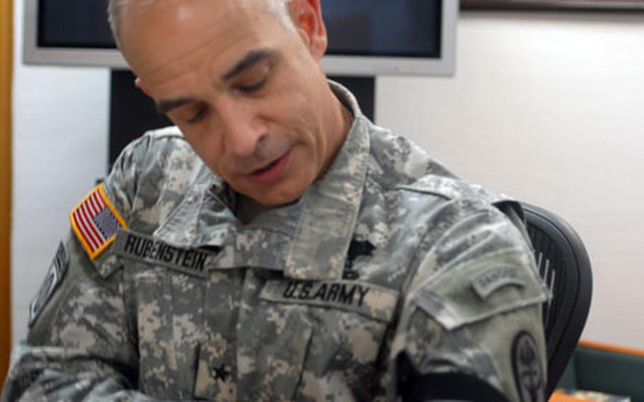 Brig. Gen. David Rubenstein demonstrates combat application of a tourniquet, which are being used more in Iraq than in previous wars to stop fatal blood loss, which Rubenstein said causes the most battlefield deaths.