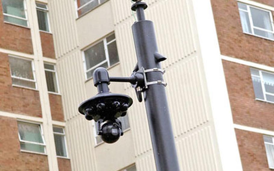 Eight lenses scan in 360 degrees, and a ninth camera focuses in on a person if the camera&#39;s computer thinks he or she is acting suspicious.