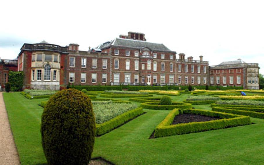 Originally built in the 18th century, the stately Wimpole Hall was donated to Britain&#39;s Heritage Trust in 1976. Inside, visitors will find decor that harkens back to the England of yesteryear.