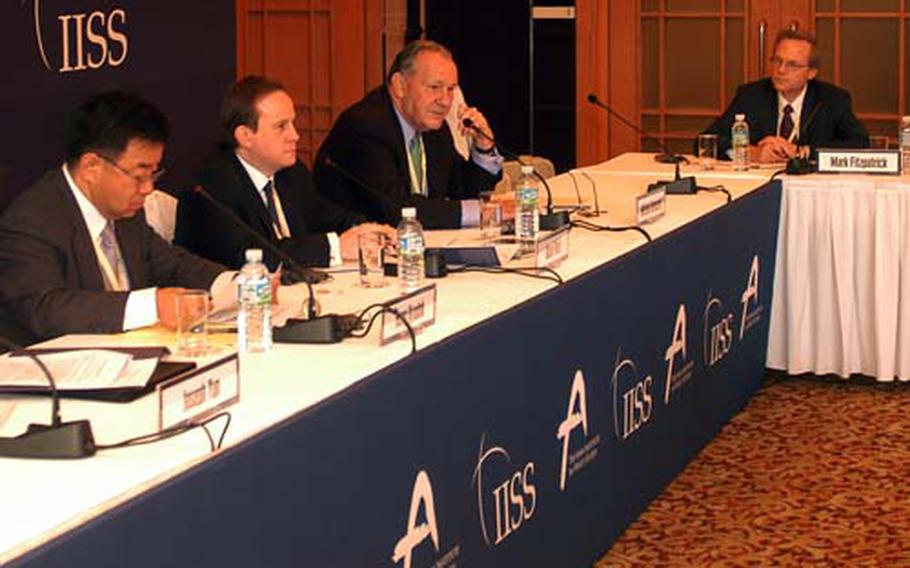 Michael Armacost, third from left, answers questions during a panel discussion on strengthening the U.S. and South Korean relationship Saturday at the Westin Chosun Hotel in Seoul. Armacost is a fellow at Stanford University's Asia-Pacific Research Center and former U.S. ambassador to Japan and the Philippines. The talk was part of a three-day conference sponsored by the International Institute of Strategic Studies and the Asian Institute of Policy Studies.