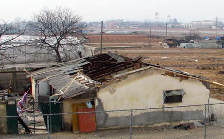 Pyeongtaek resident Kim Si-nam says his house was left uninhabitable after a U.S. Army helicopter kicked up strong wind gusts, blowing off part of his roof. Kim lives next to Camp Humphreys.