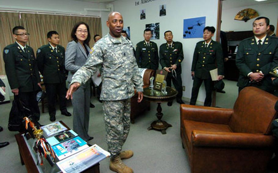 Camp Zama&#39;s Command Sgt. Maj. William Franklin talks to members of the Japan Ground Self-Defense Force Noncommissioned Officer Association.