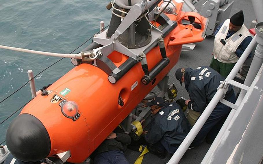 Sailors assigned to the Avenger-class mine countermeasures ship USS Guardian prepare a Mine Neutralization Vehicle in support of exercise Foal Eagle 2011. 