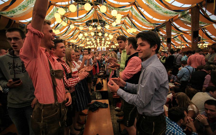 Revelers inside Oktoberfest&#39;s Pschorr Braeurosl tent cheer as the final minutes to the start of Oktoberfest 2012 are counted off.