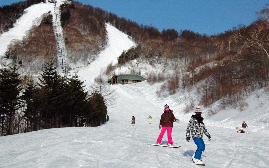 If you are a novice snowboarder, you will be in good company at Kawaba. About 80 percent of the almost exclusively Japanese clientele are intermediate level snowboarders taking advantage of the gentle slopes and moderately challenging terrain features scattered throughout the resort.
