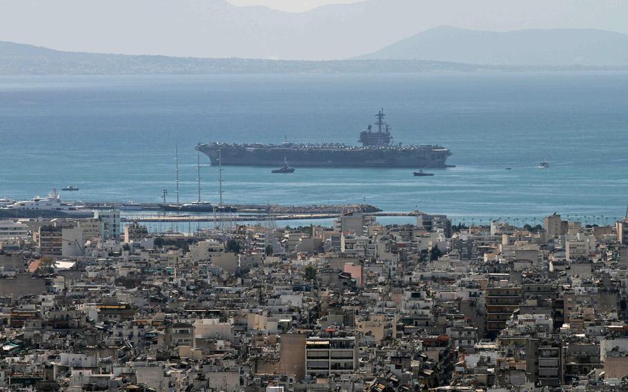 The aircraft carrier USS George H.W. Bush (CVN 77) anchors of the coast of Piraeus, Greece, on March 4, 2014 .