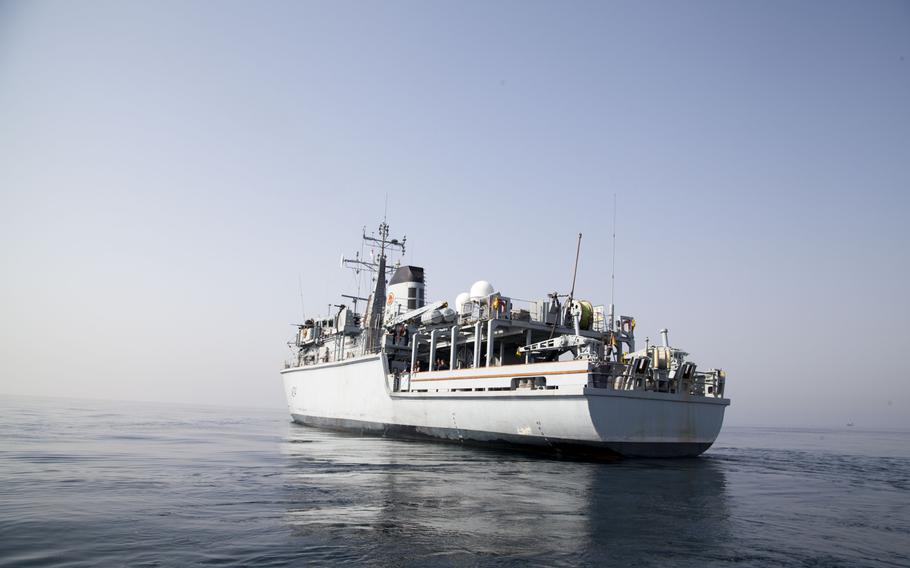 Royal Navy mine countermeasures ship HMS Middleton sits in the Persian Gulf during the International Mine Countermeasures Exercise April 10, 2016.
