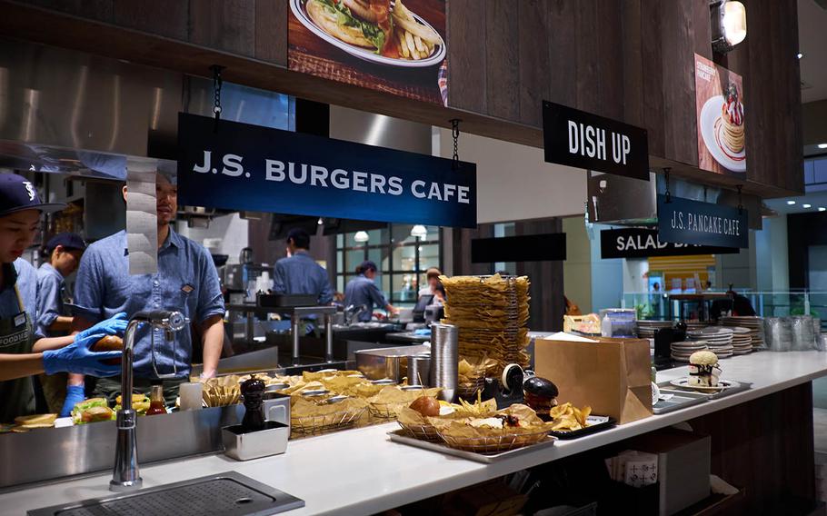 The Tokyo-based J.S. Burgers Cafe, also known as J.S. Foodies when found in foodcourts, began serving a limited-time "Ghostbusters" menu. Four new items are offered through August.