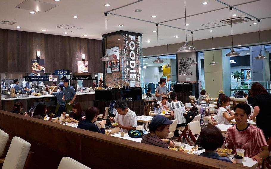 The Tokyo-based J.S. Burgers Cafe, also known as J.S. Foodies when found in foodcourts, began serving a limited time Ghostbusters menu. Four new items are offered through August.