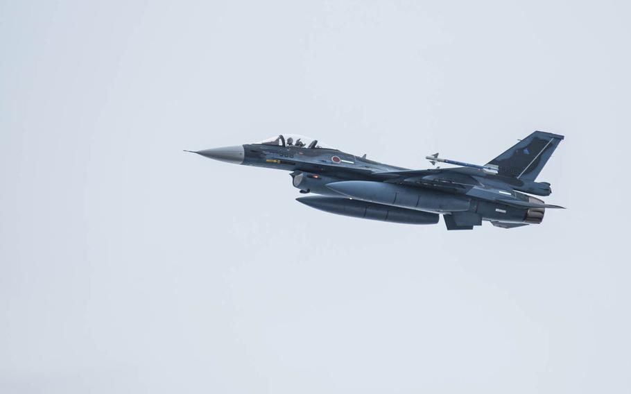 A Japan Air Self-Defense Force Mitsubishi F-2 flies to Hokkaido from Misawa Air Base, Japan, Nov. 11, 2016.