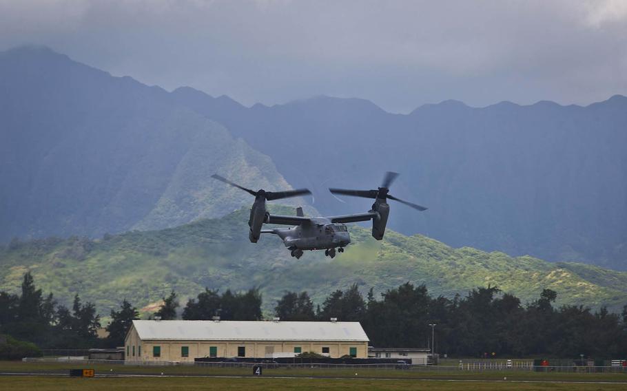 An MV-22 Osprey with the 1st Marine Aircraft Wing flies out of Marine Corps Base Hawaii to begin deployment to Australia, April 19, 2017.