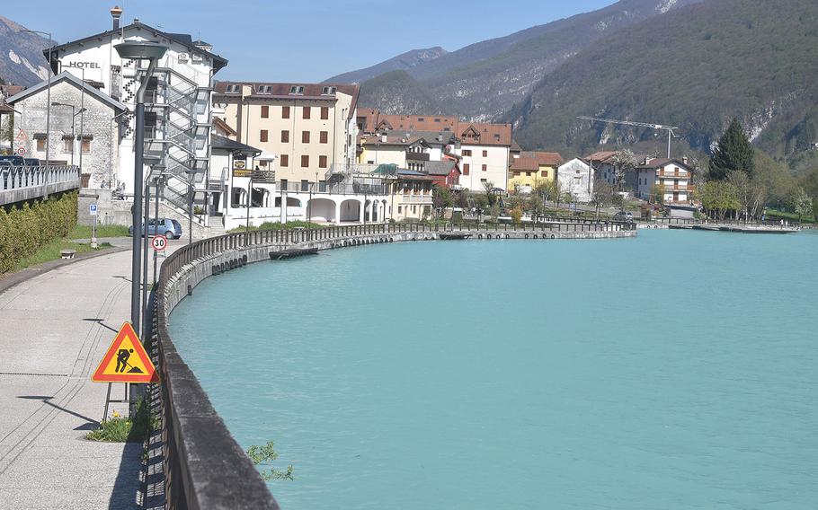 Even during the busiest time of the year, the town of Barcis doesn't merit a lot of time from tourists. Only a few restaurants and shops would be of interest. But the lake it straddles is a definite attraction no matter the season.