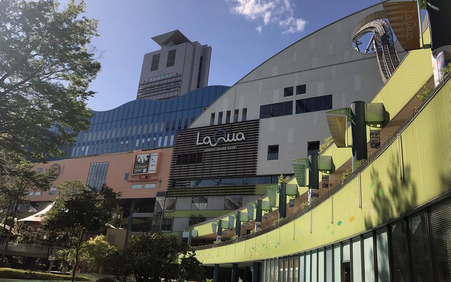 Spa LaQua is located within Tokyo Dome City, which houses a small theme park and the Tokyo Dome baseball stadium.