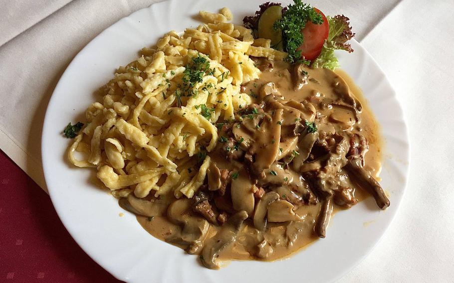 Schweinelende in Waldpilzpreiselbeer-Rahmsauce, a pork tenderloin special of the day, smothered in a rich brown gravy laden with a variety of fresh mushrooms and a side of spaetzle.